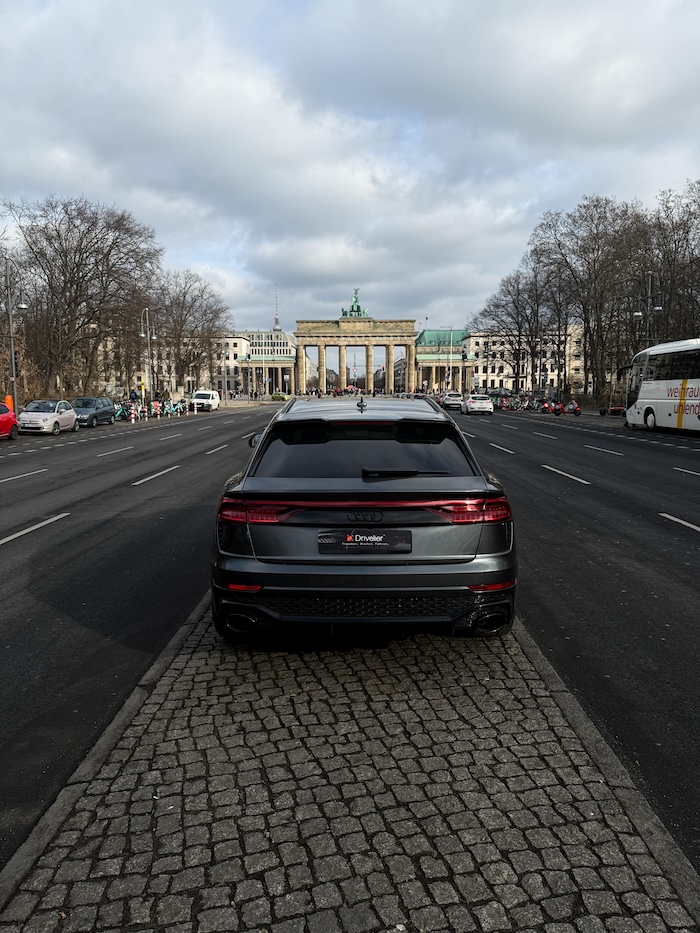 Audi RSQ8 von hinten