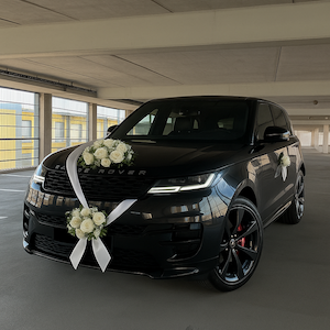 Ranke Rover SUV als Hochzeitsauto geschmückt mit Blumen