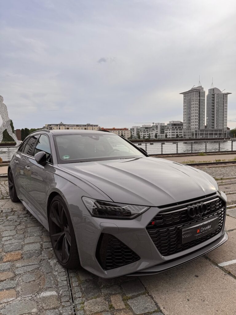 Audi RS6 in Grau Vorderansicht